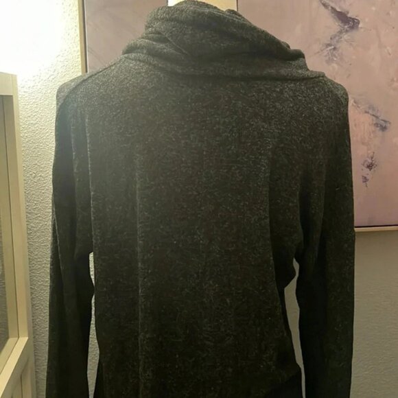 Hacci Cowl Neck Maternity Sweatshirt - Picture 8 of 10